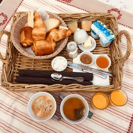 La Chouette Bed & Breakfast Cannes-et-Clairan